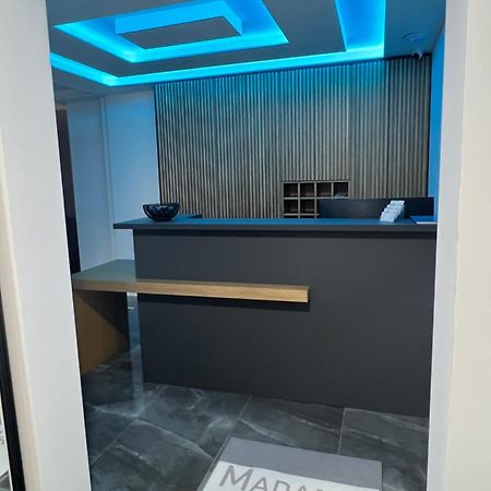 Madamik Apartments Bijela Exteriör bild